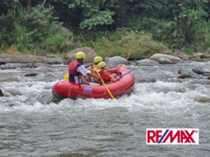 raft-on-river-Congrajal